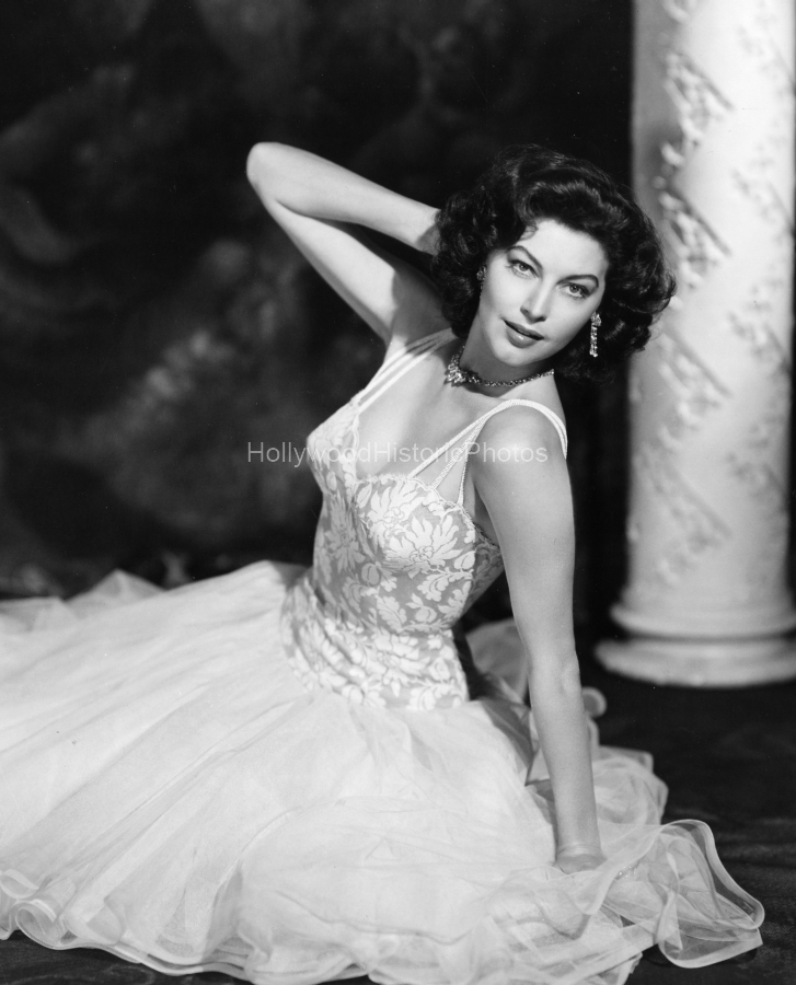 Ava Gardner 1951 2.jpg